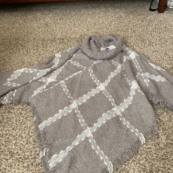 Poncho - Picture 1 of 2